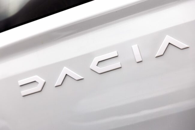 primele-imagini-cu-noua-dacia-sandero-hybrid.-cum-arata-masina-care-va-revolutiona-piata-auto