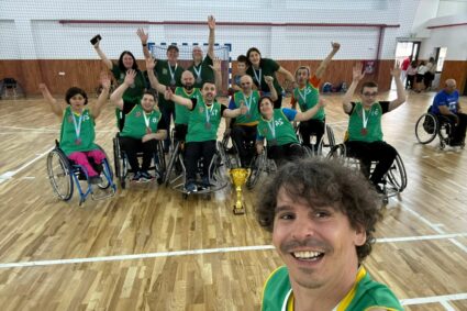imi-place-sportul-in-echipa!-povestea-sportivului-paralimpic-din-cluj,-care-dimineata-munceste-si-seara-se-dedica-baschetului