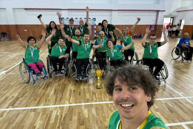 imi-place-sportul-in-echipa!-povestea-sportivului-paralimpic-din-cluj,-care-dimineata-munceste-si-seara-se-dedica-baschetului