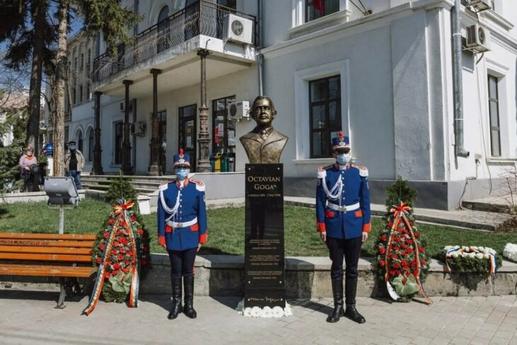presa-vremii:-ce-s-a-intamplat-la-inmormantarea-lui-octavian-goga:-in-sicriu-a-fost-pus-numai-buchetul-de-flori-trimis-de-hitler