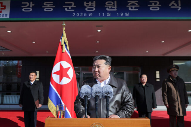 kim-jong-un-lauda-soldatii-care-s-au-sinucis-pentru-a-evita-capturarea-de-catre-ucraina
