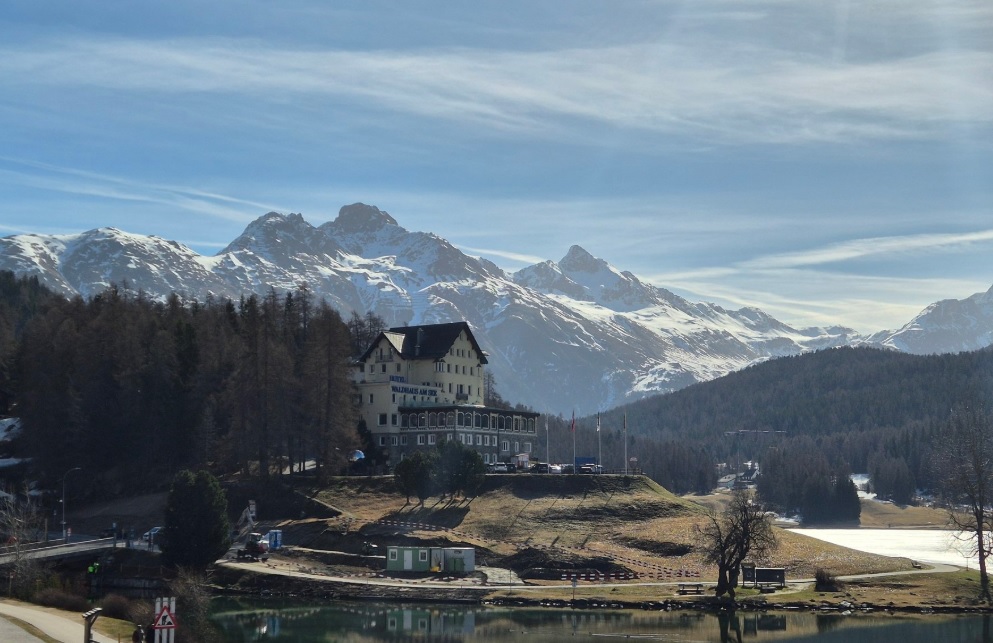 st.-moritz-schimba-modelul:-statiunea-de-lux-construieste-locuinte-accesibile-pentru-rezidenti