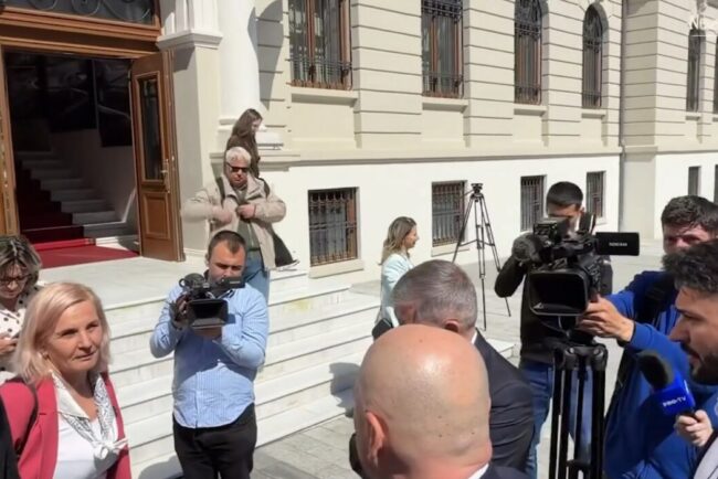 bolojan,-luat-la-rost,-la-suceava:-„va-intereseaza-doar-politica?