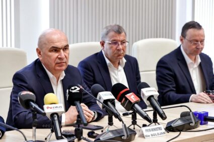 bolojan:-primul-contract-finantat-din-safe,-semnat-la-suceava-pentru-a7