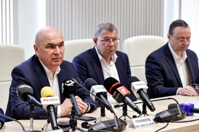 bolojan:-primul-contract-finantat-din-safe,-semnat-la-suceava-pentru-a7