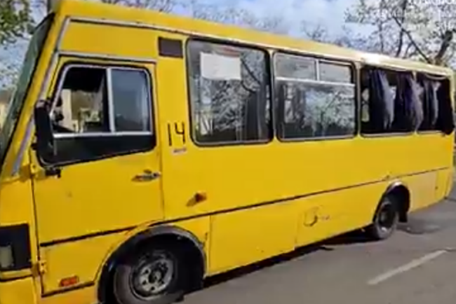 atac-rusesc-cu-drona-in-herson:-cel-putin-doi-morti-si-sapte-raniti-dupa-lovirea-unui-autobuz-civil
