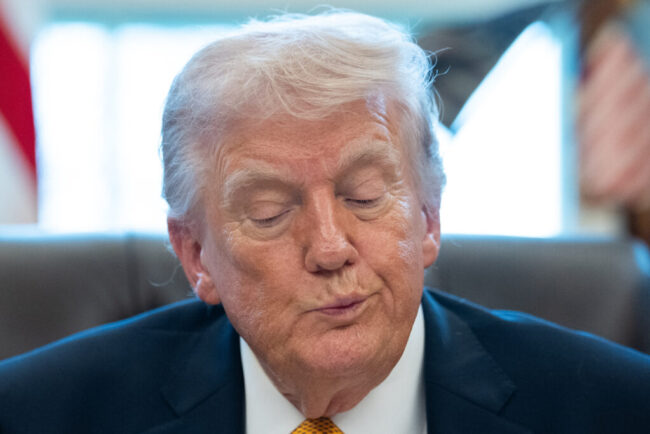 blocajul-cu-iranul-l-ar-putea-lasa-pe-trump-intr-o-pozitie-mai-proasta-decat-inainte-de-a-incepe-razboiul