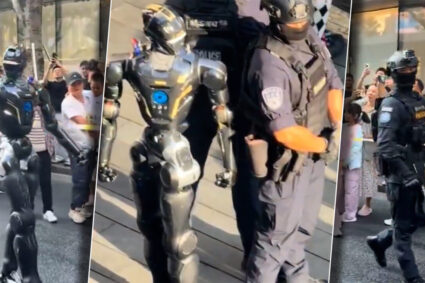 robo-politistii-in-china.-in-shenzhen,-multimi-de-oameni-s-au-adunat-pentru-a-i-urmari-pe-roboti-la-lucru