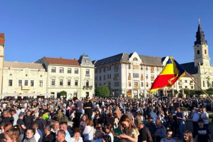 omul-lui-bolojan-din-oradea-anunta-4000-de-participanti-la-mitingul-in-oradea-presa-relateaza-ca-sunt-1.500
