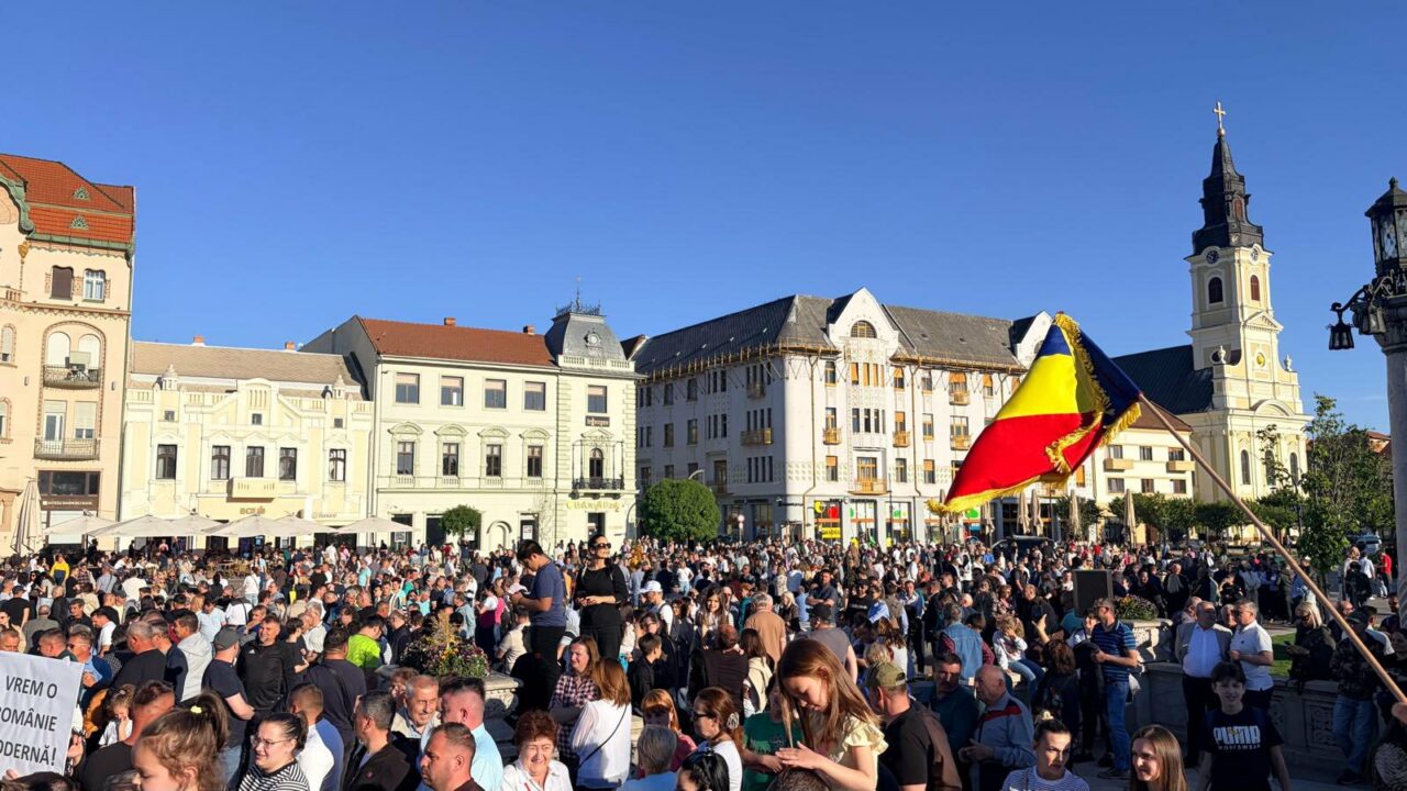 omul-lui-bolojan-din-oradea-anunta-4000-de-participanti-la-mitingul-in-oradea-presa-relateaza-ca-sunt-1.500