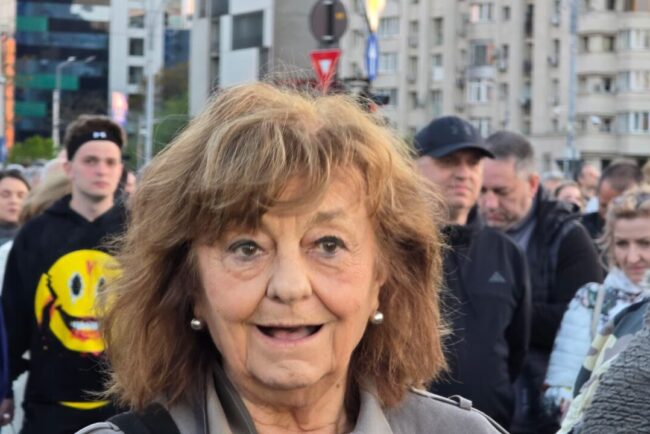 ana-blandiana,-apel-catre-parlamentarii-care-vor-vota-motiunea-impotriva-guvernului-bolojan:-au-posibilitatea-sa-fie-crezuti-ca-le-pasa-de-tara