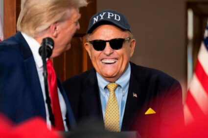 un-fost-consilier-al-lui-donald-trump,-supranumit-primarul-americii,-a-fost-dus-la-spital-in-stare-critica