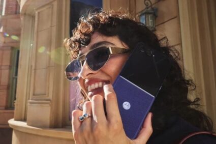 motorola-intra-tare-pe-piata-telefoanelor-pliabile:-cum-a-ajuns-razr-sa-puna-presiune-pe-samsung