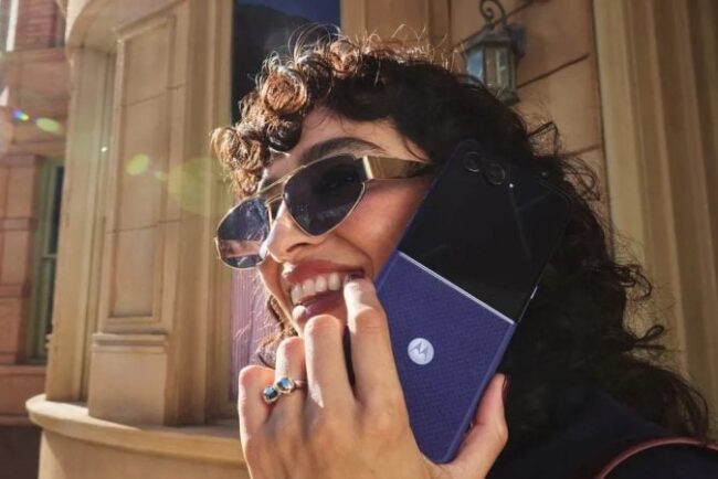 motorola-intra-tare-pe-piata-telefoanelor-pliabile:-cum-a-ajuns-razr-sa-puna-presiune-pe-samsung