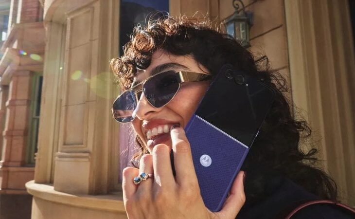 motorola-intra-tare-pe-piata-telefoanelor-pliabile:-cum-a-ajuns-razr-sa-puna-presiune-pe-samsung