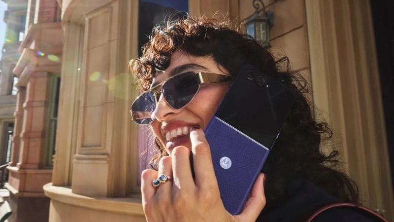 motorola-intra-tare-pe-piata-telefoanelor-pliabile:-cum-a-ajuns-razr-sa-puna-presiune-pe-samsung