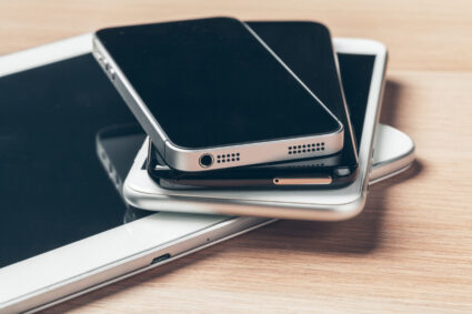 openai-lucreaza-la-propriul-smartphone-bazat-pe-inteligenta-artificiala,-care-nu-va-rula-prin-aplicatii.-cand-ar-putea-incepe-productia-in-masa