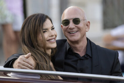 bezos-isi-vinde-iahtul-criticat-la-cannes.-dar-are-o-problema