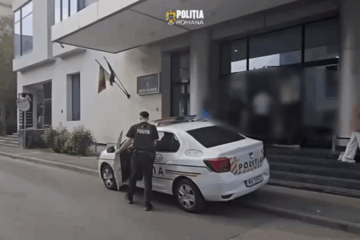 politistii-au-retinut-doi-tineri-care-dansau-pe-morminte,-in-cimitirul-bellu.-este-o-vorba-de-o-femeie-de-24-de-ani-si-un-adolescent-de-19-ani