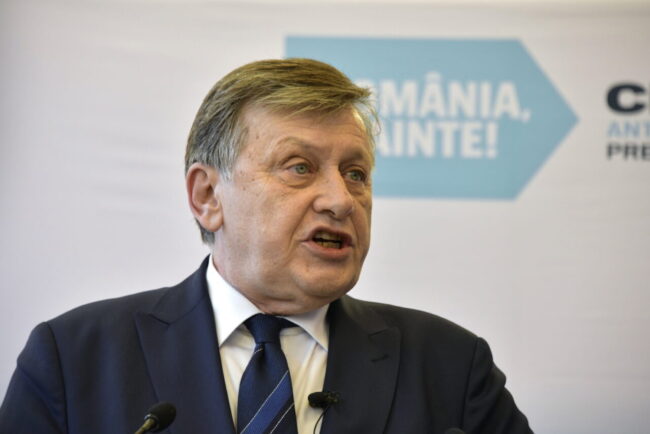 prima-analiza-a-lui-crin-antonescu-dupa-caderea-guvernului:-bolojan-e-un-om-politic-destul-de-viclean