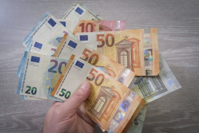 e-bine-sau-nu-sa-cumperi-euro-in-aceasta-perioada,-conform-specialistilor.-criza-politica-face-din-leu-cea-mai-slaba-moneda-din-regiune