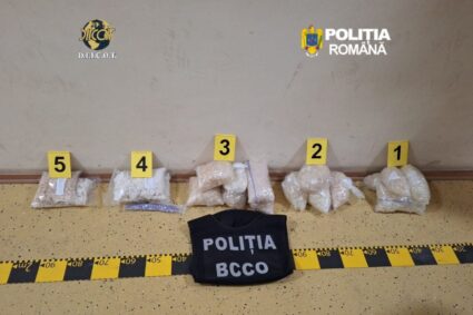 familie-din-braila,-intre-care-un-adolescent-minor,-retinuta-pentru-trafic-de-droguri-de-mare-risc.-aproape-10-kg-de-substante-interzise,-de-vanzare