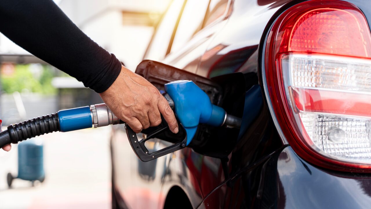 criza-energetica,-dar-nu-pentru-toti:-cifra-de-afaceri-din-comertul-cu-carburanti-a-crescut-cu-33%-in-martie-2026