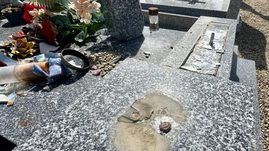 doi-romani-au-jefuit-15-cimitire-in-franta.-compatriotii-au-despodobit-monunente-funerare-de-zorzoanele-de-bronz,-efigii,-si-statuete