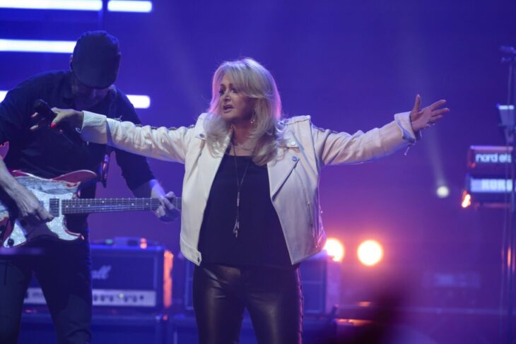 bonnie-tyler,-internata-in-spital-in-stare-critica.-celebra-cantareata-e-plasata-in-coma-indusa-medical-dupa-o-interventie-chirurgicala-de-urgenta