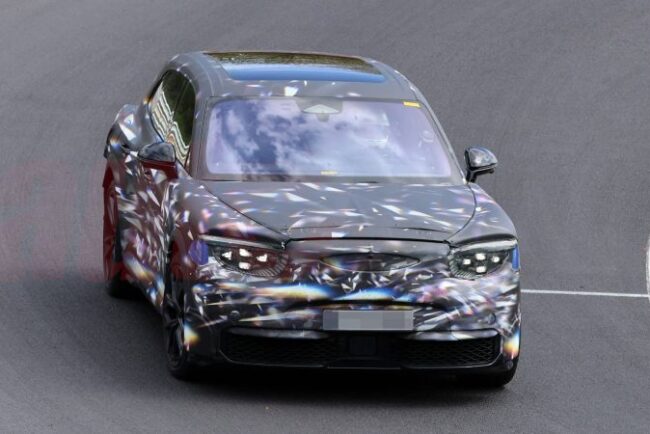 bentley-isi-duce-primul-suv-electric-pe-nurburgring:-lux-britanic,-design-curajos-si-un-nume-cu-greutate