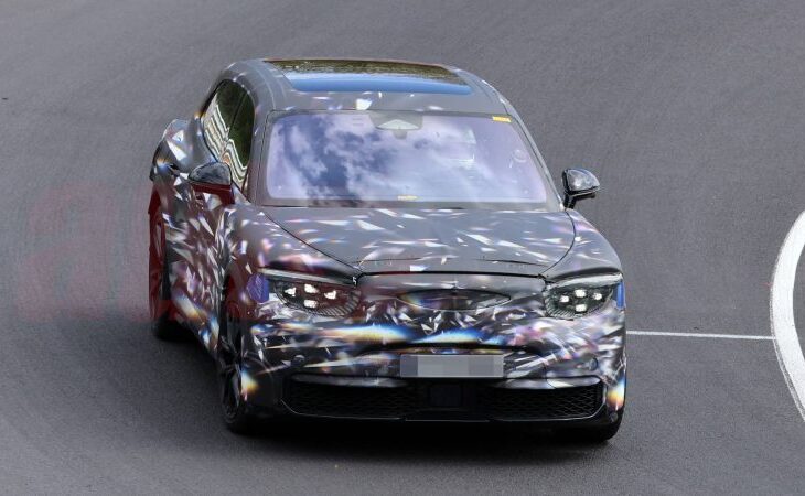 bentley-isi-duce-primul-suv-electric-pe-nurburgring:-lux-britanic,-design-curajos-si-un-nume-cu-greutate