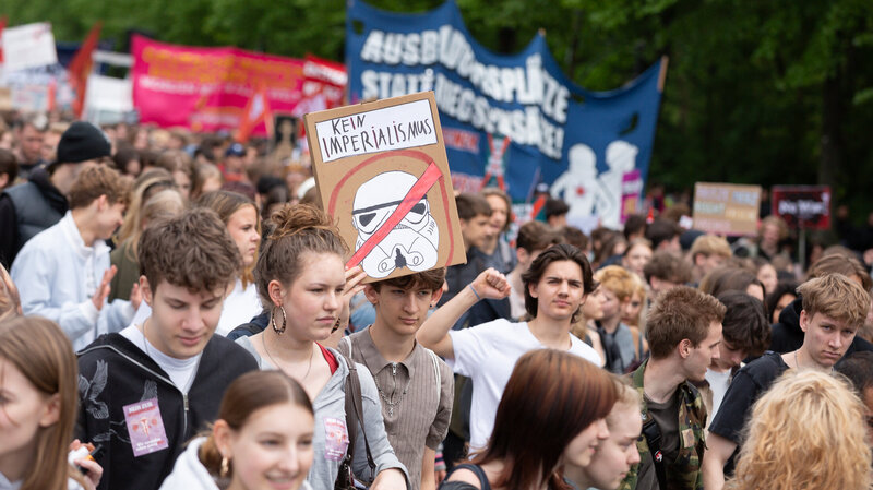 bogatii-vor-razboi-tinerii-vor-un-viitor!-protestul-celor-peste-50.000-de-tineri-din-germania-impotriva-recrutarii-obligatorii