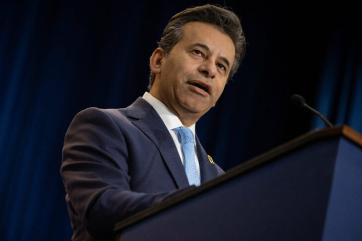 surse:-trump-intentioneaza-sa-l-demita-pe-seful-fda,-marty-makary