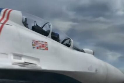 imagini-generate-cu-ai-la-parada-de-ziua-victoriei.-avioane-rusesti-cu-steaguri-nato-au-aparut-in-transmisiunea-oficiala