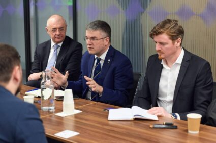de-ce-s-a-dus-la-kiev-ministrul-roman-al-economiei,-irineu-darau:-am-discutat-despre-protectia-impotriva-atacurilor-cibernetice