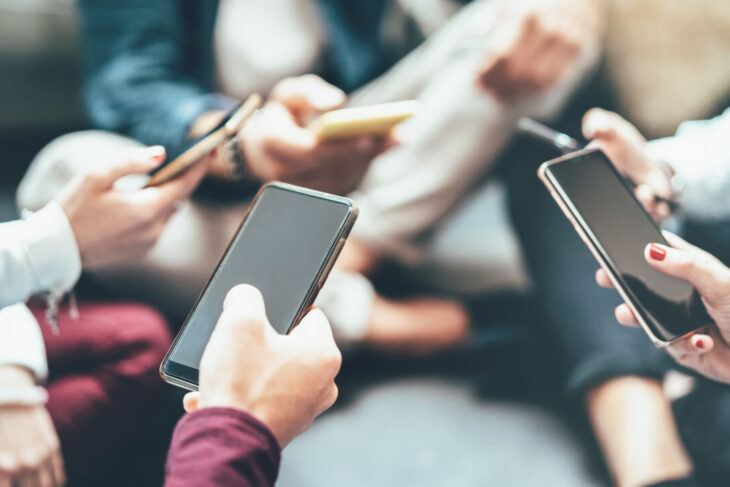 interdictia-telefoanelor-in-scoli-nu-aduce-note-mai-mari