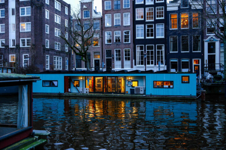 de-ce-a-interzis-amsterdam-reclamele-la-carne-si-combustibili-fosili