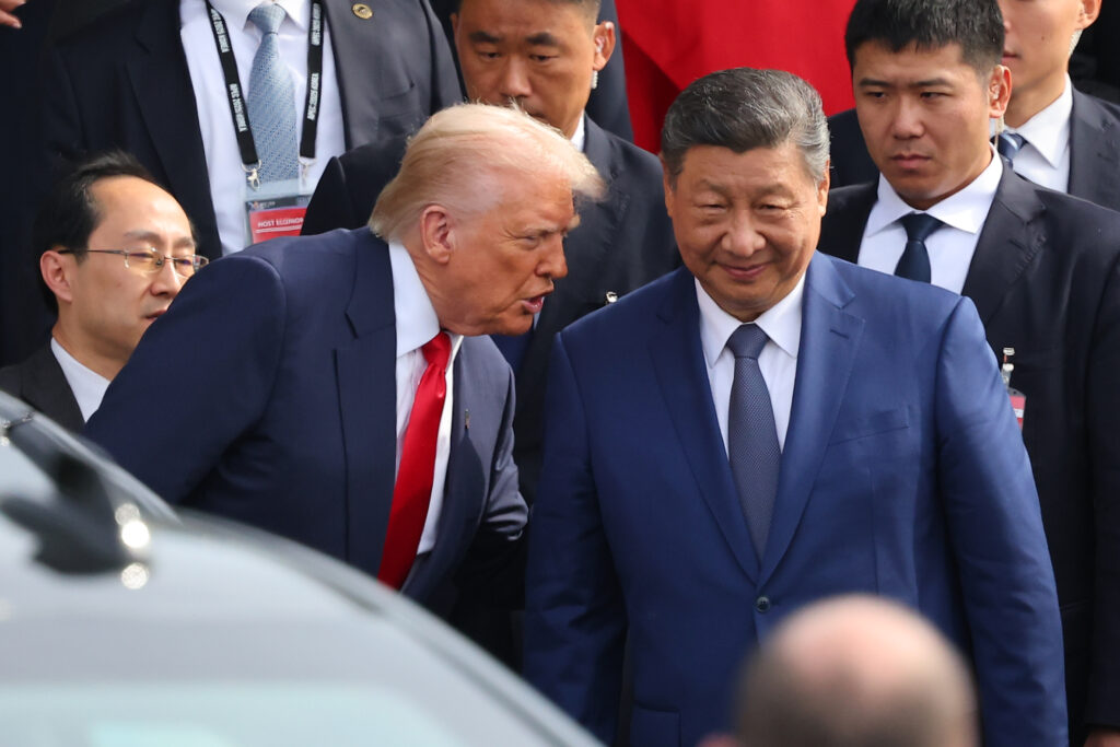senatorii-americani-il-indeamna-pe-trump-sa-fie-ferm-in-negocierile-cu-xi-jinping-in-ceea-ce-priveste-constructiile-navale