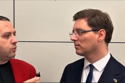 victor-negrescu-ii-indeamna-pe-tineri-sa-intrebe-politicienii-de-ce-fac-politica:-raspunsul-va-demonstra-daca-politicianul-merita-increderea-lui