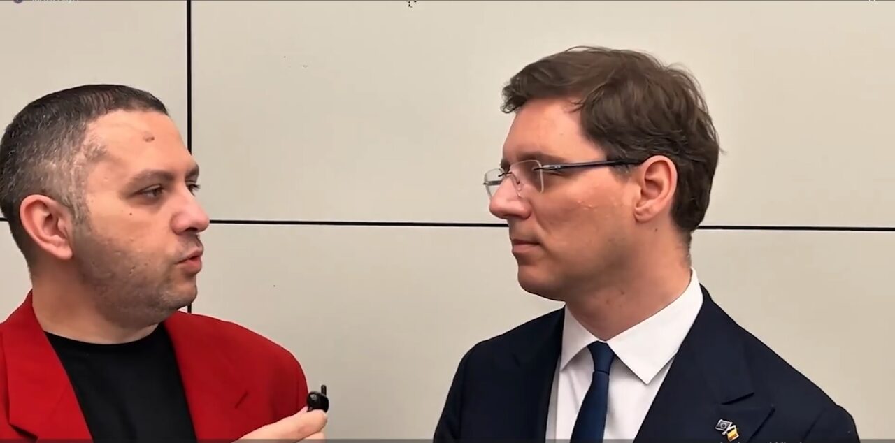 victor-negrescu-ii-indeamna-pe-tineri-sa-intrebe-politicienii-de-ce-fac-politica:-raspunsul-va-demonstra-daca-politicianul-merita-increderea-lui
