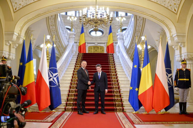 nicusor-dan,-declaratii-comune-cu-omologul-din-polonia:-la-summitul-b9-vom-discuta-despre-eficienta-pregatirilor-militare-din-interiorul-nato-si-ue