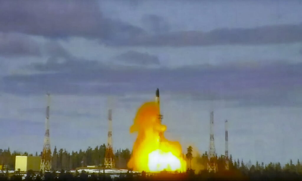 rusia-a-testat-cu-succes-racheta-balistica-sarmat,-arma-ce-va-deveni-operationala-pana-la-sfarsitul-anului