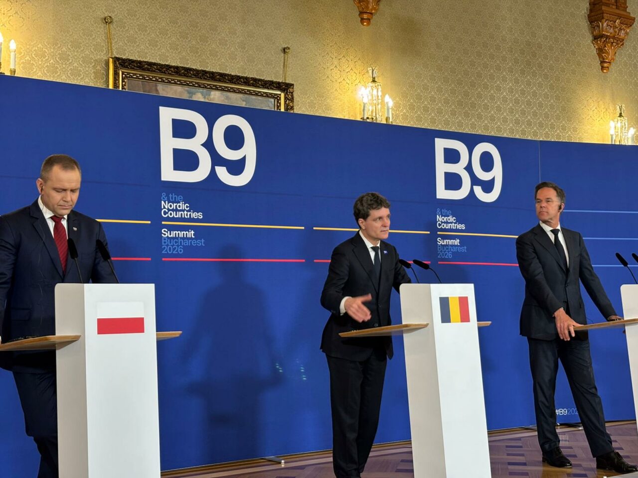 nicusor-dan,-mark-rutte-si-karol-nawrocki,-conferinta-comuna-dupa-summitul-b9-de-la-bucuresti:-rusia-e-o-amenintare-pentru-nato