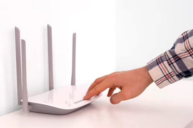 butonul-ascuns-de-pe-router-ul-wifi.-ce-functie-are