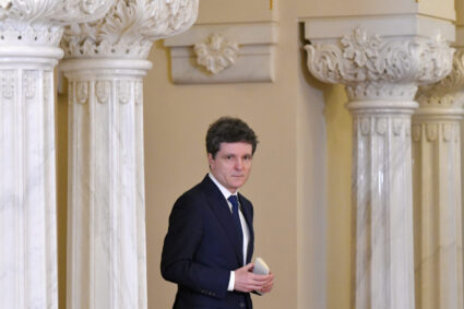 nicusor-dan-a-stabilit-data-consultarilor-oficiale-pentru-desemnarea-viitorului-premier.-ordinea-in-care-partidele-se-vor-intalni-cu-presedintele