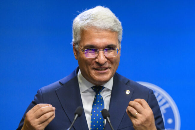 dragos-pislaru-se-plange-ca-are-un-salariu-mic-si-sustine-ca-este-intretinut-de-sotia-sa.-ministrul-a-evitat-sa-spuna-unde-lucreaza-ea