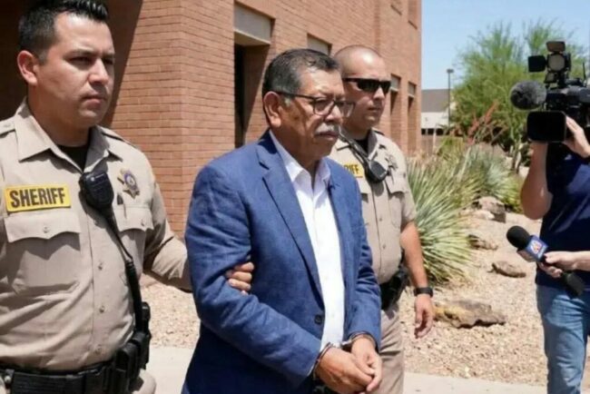 fostul-sef-al-politiei-din-sinaloa,-in-fata-instantei-americane:-lua-100.000-de-dolari-pe-luna-de-la-los-chapitos”-ca-sa-avertizeze-cartelul-despre-raiduri
