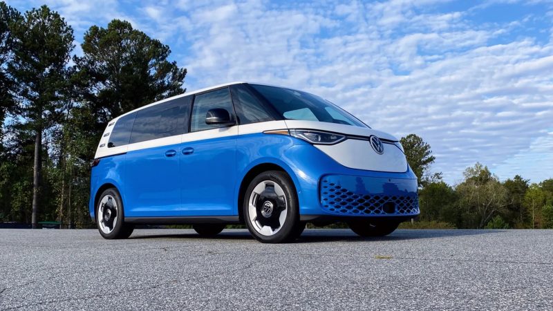 volkswagen-id.buzz-primeste-reduceri-uriase:-nostalgia-hippie-devine-mai-accesibila,-dar-tot-nu-e-pentru-romania