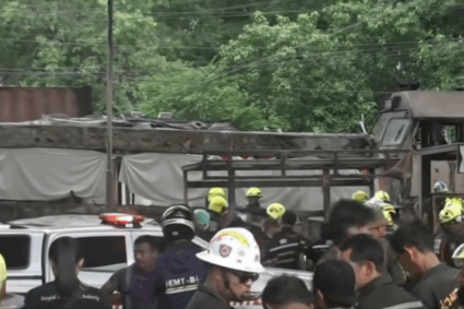 cel-putin-8-morti-si-25-de-raniti-in-thailanda,-dupa-ce-un-tren-s-a-izbit-de-un-autobuz