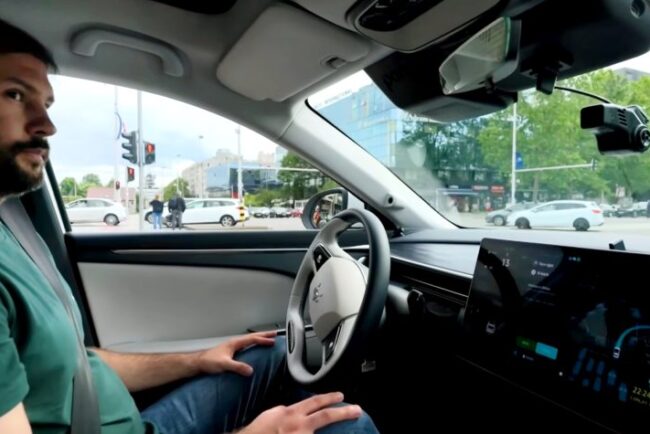 video-|-uber-lanseaza-in-europa-taxiul-fara-sofer.-prima-tara-in-care-masinile-se-comanda-deja-din-aplicatie